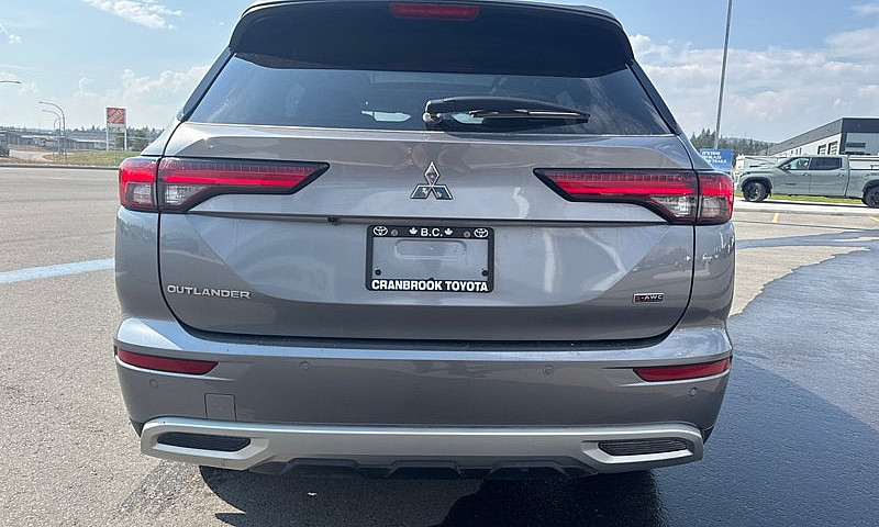2023 Mitsubishi Outl...
