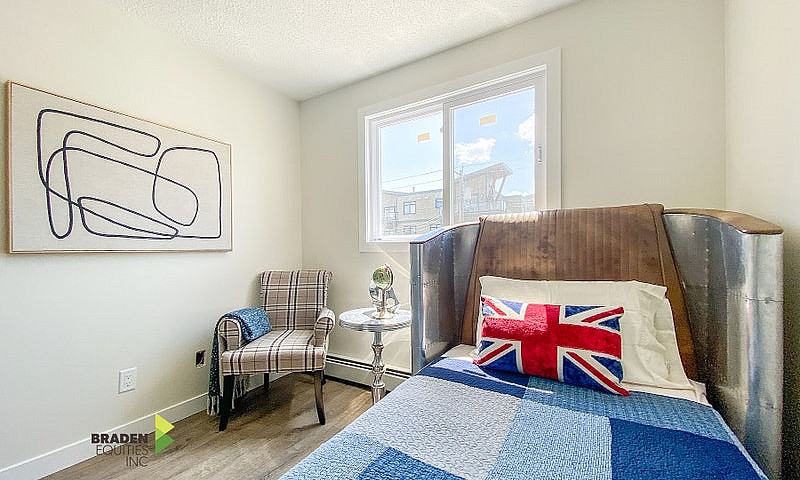 Strathcona Apartment...