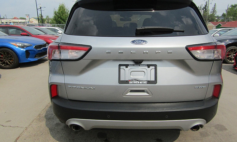 2022 Ford Escape Tit...