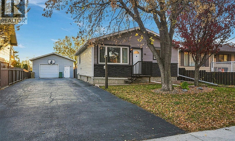 98 Magee Crescent Re...