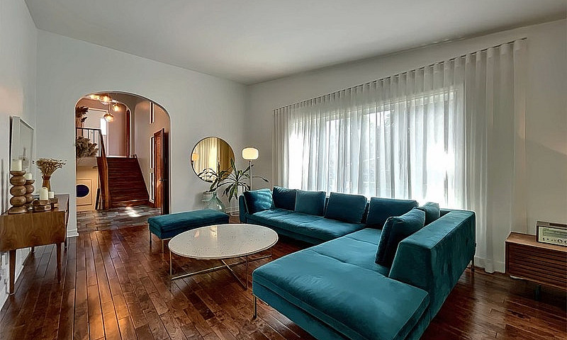 $1,398,000 - Bungalo...