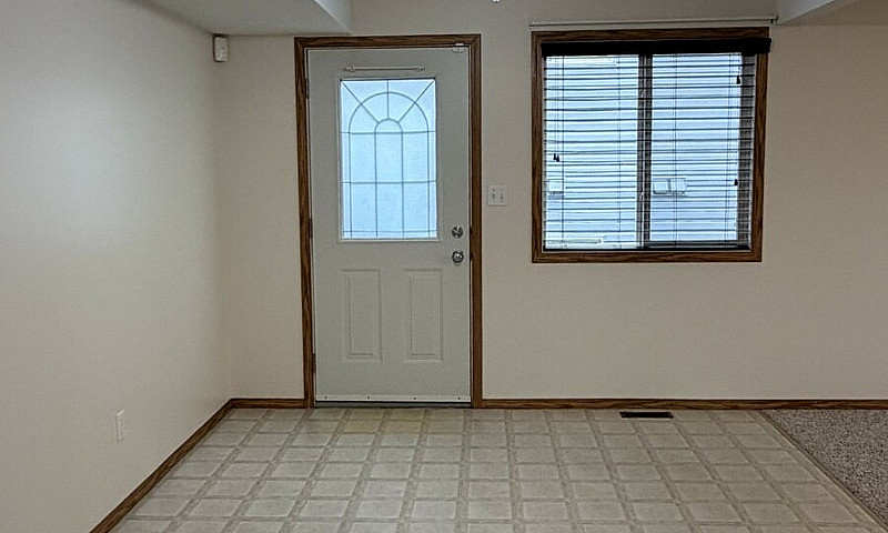#8604 - 3 Bed/1.5 Ba...