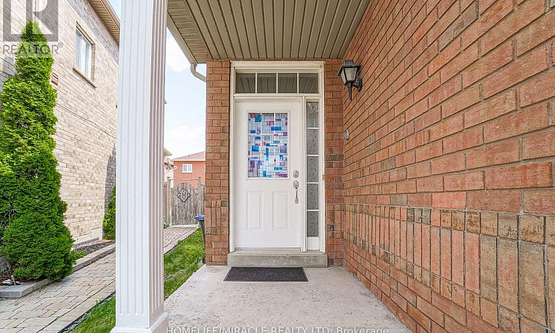 824 Khan Crescent Mi...