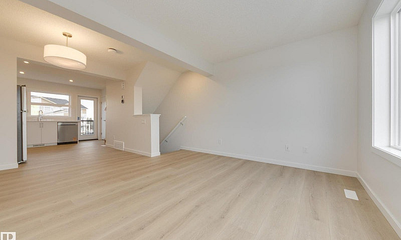 17226 4 St Nw Edmont...