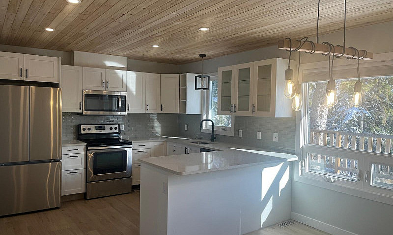 Beautiful 4-Bed 3 Ba...