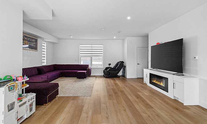 43 12585 104A Avenue...