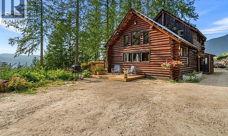 760 Kangaroo Trail N...