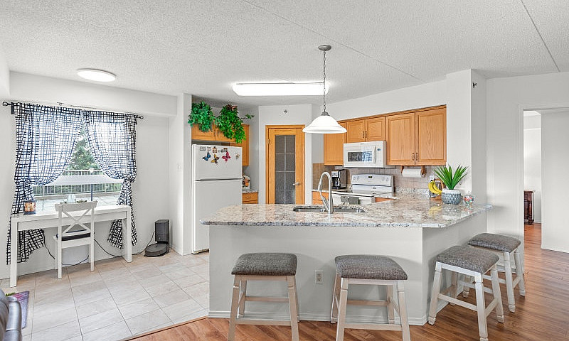 Stunning 2Bdrm Condo...