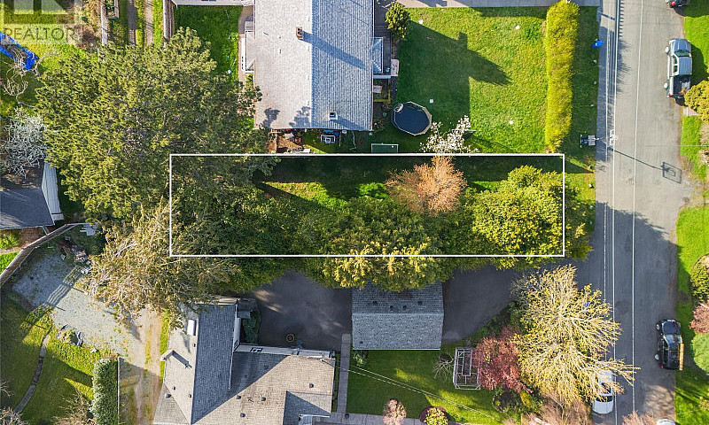 1044 Deal St Oak Bay...
