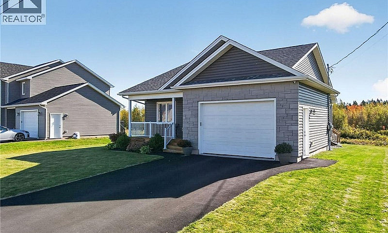 36 Luxor Drive River...