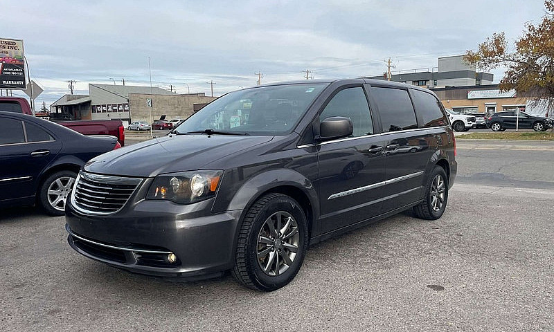 2015 Chrysler Town &...