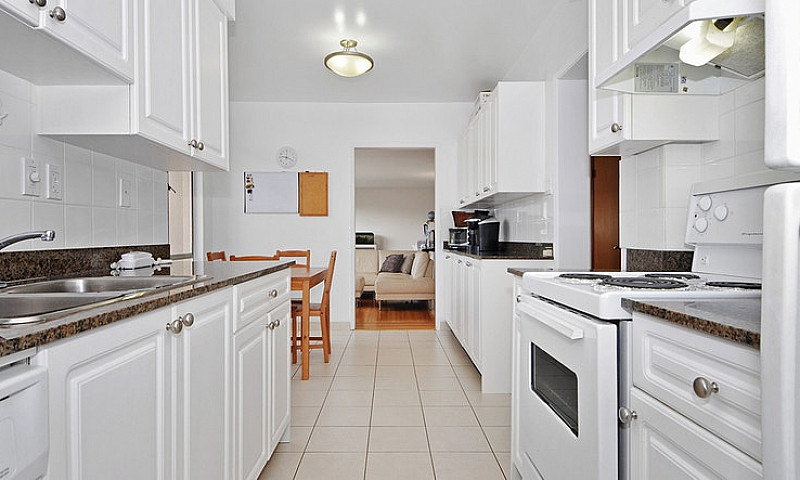 Hollies - 3 Bedroom ...