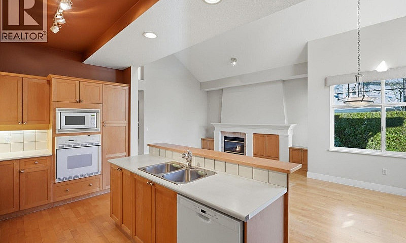 2 5900 Ferry Road De...