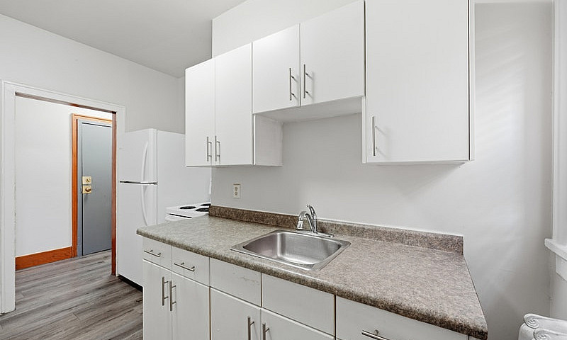 558 Sherbrook - 1 Br...