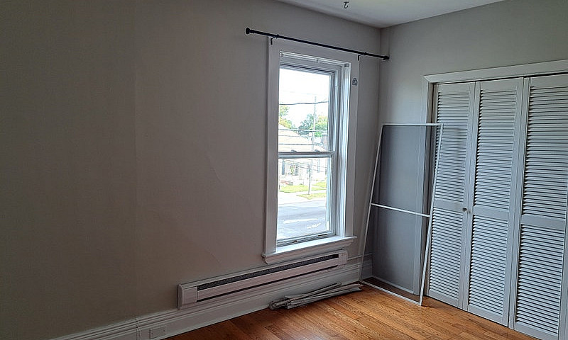 Bright 2 Bedroom Upp...