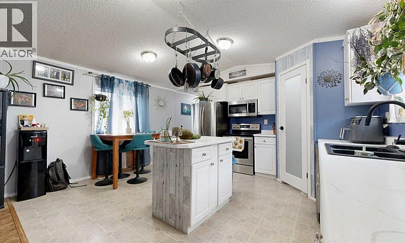 8708 89 Street Grand...