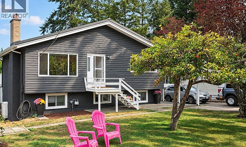 558 Kenneth St Saani...