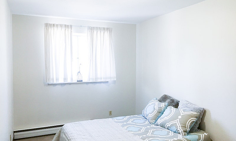 1 Bedroom  Apt On Ta...