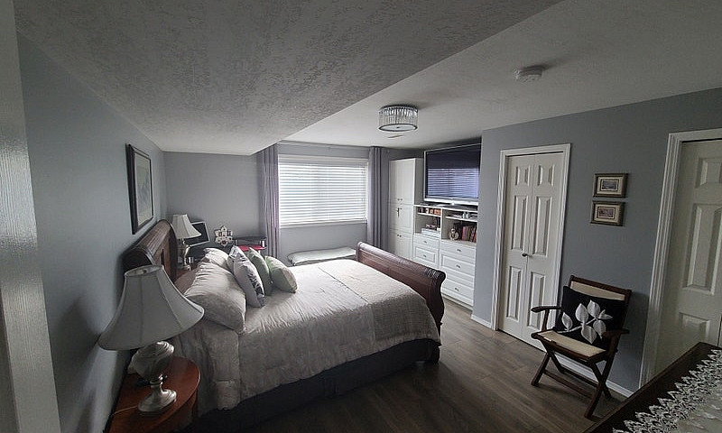 Modern One-Bedroom, ...