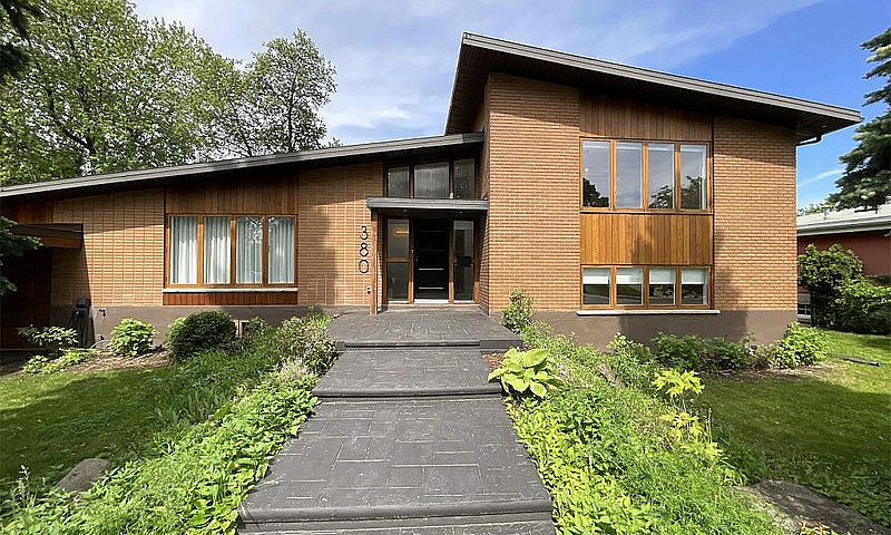 $1,398,000 - Bungalo...