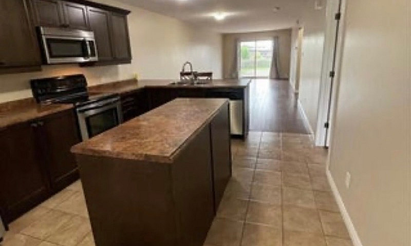 2 Bedroom Condo For ...