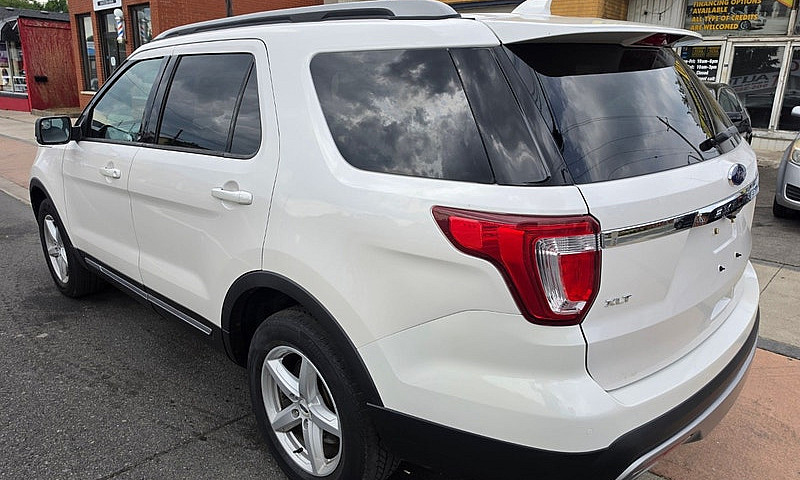 2017 Ford Explorer X...