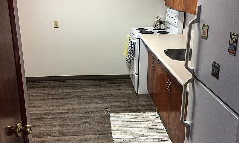 1 Bedroom  Apt On Ta...