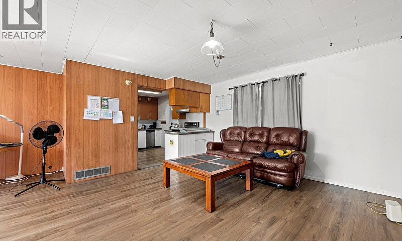 719 / 721 8Th St Cou...