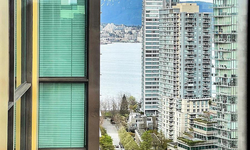 2011 1331 Alberni St...