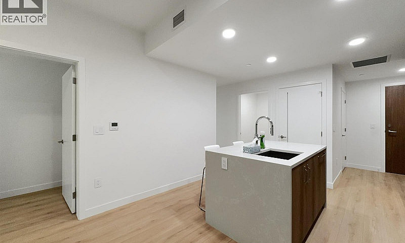 3Xx 133 W 49Th Avenu...