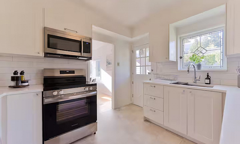5-Bedroom, 4-Bathroo...