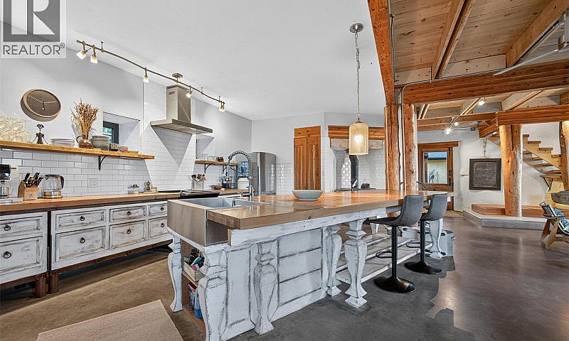 6226 Sanderson Avenu...