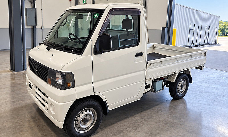 2006 Mitsubishi Mini...