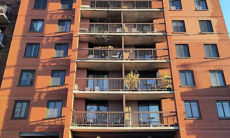 601 - 222 Guigues Av...