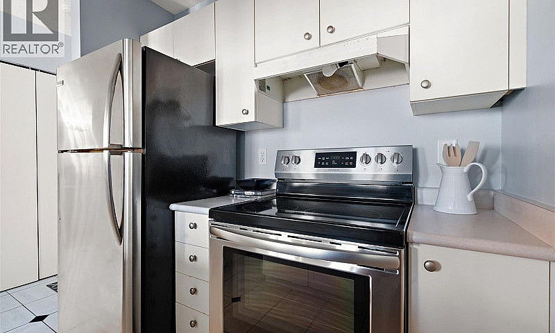 1009 835 View St Vic...