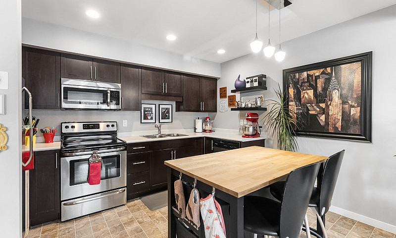 Condo For Sale !! Pe...