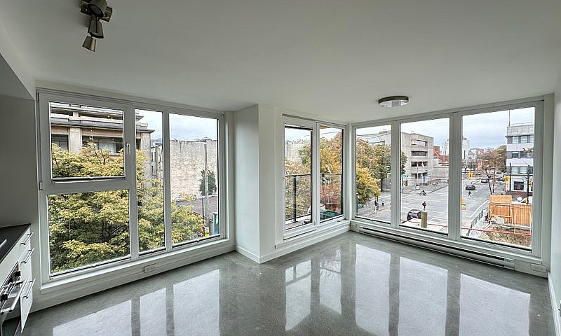 602-105 E Cordova...
