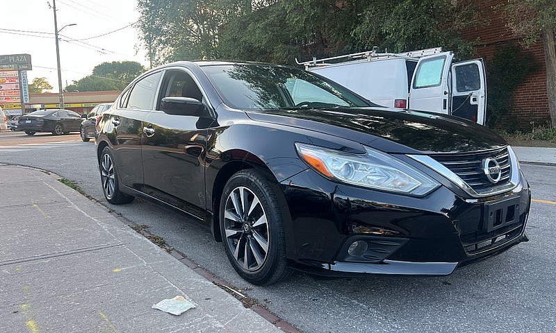 2017 Nissan Altima 2...