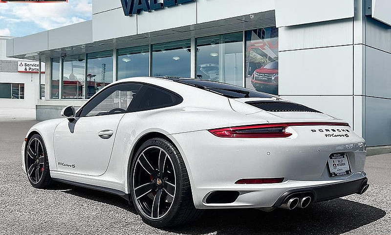 2017 Porsche 911 2Dr...