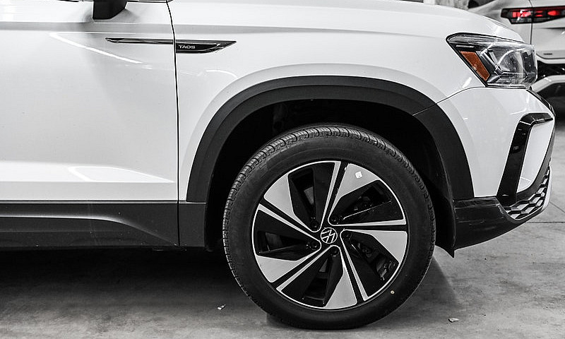 2024 Volkswagen Taos...
