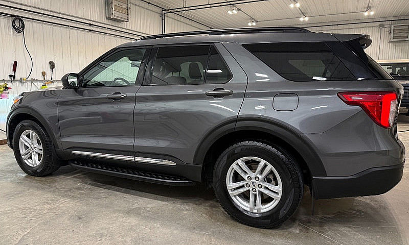 2021 Ford Explorer X...