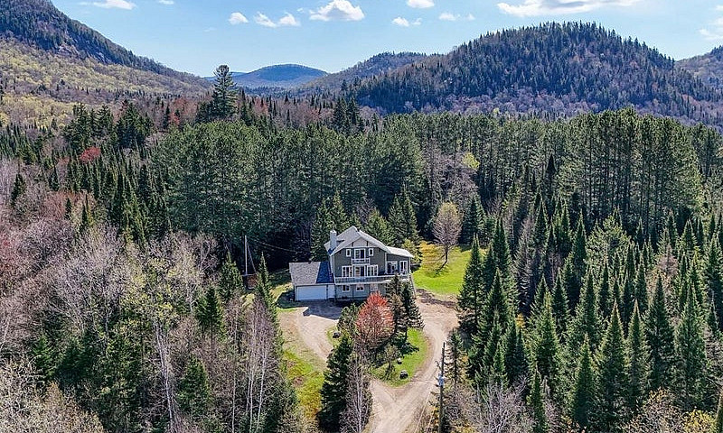 $670,000 - 3 Storey ...