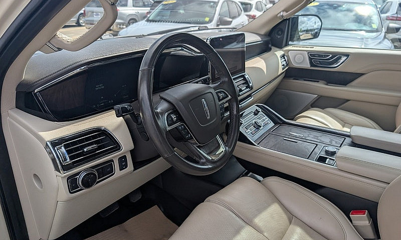 2018 Lincoln Navigat...