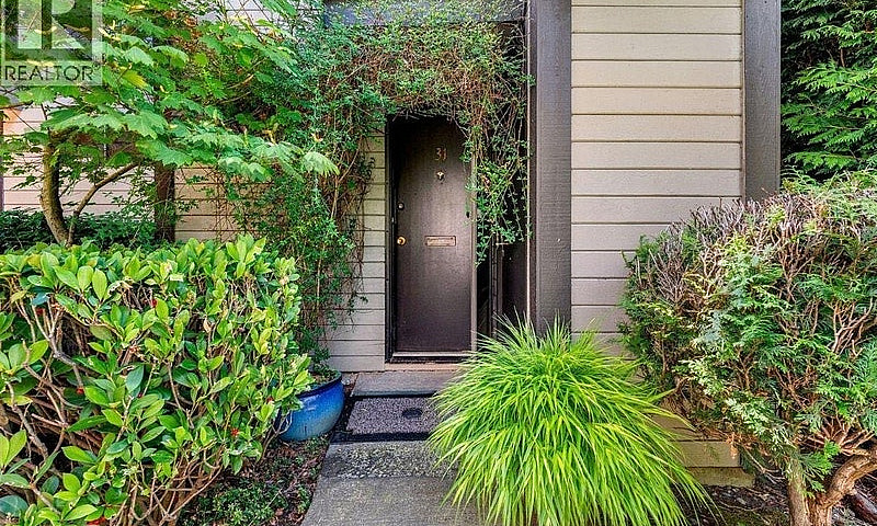 31 460 W 16Th Avenue...