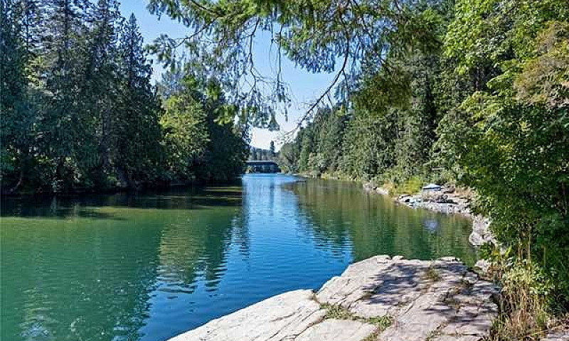 Acreage In Nanaimo/C...