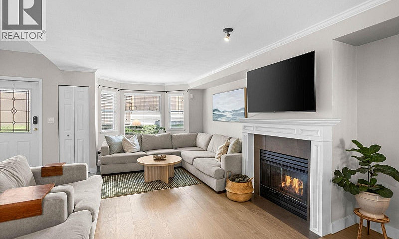 7 245 E 5Th Street N...