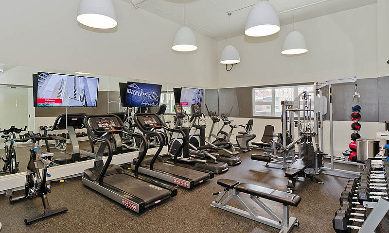 Studio - 505 6 St. S...