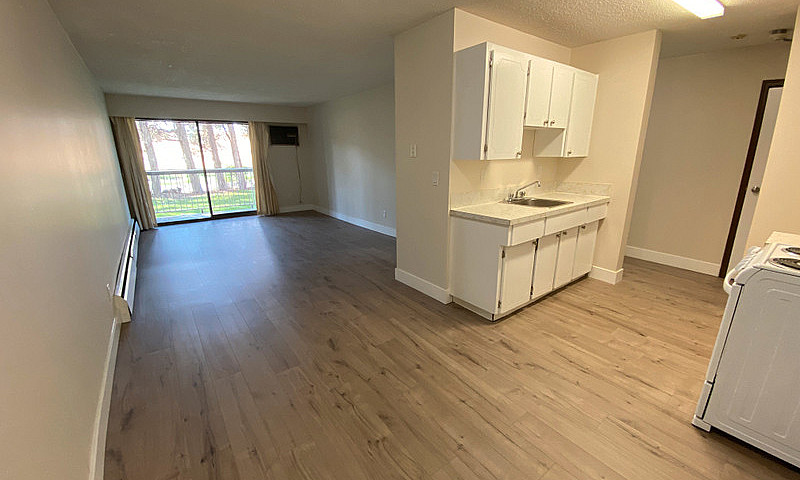 Spacious 1 Bedroom 1...