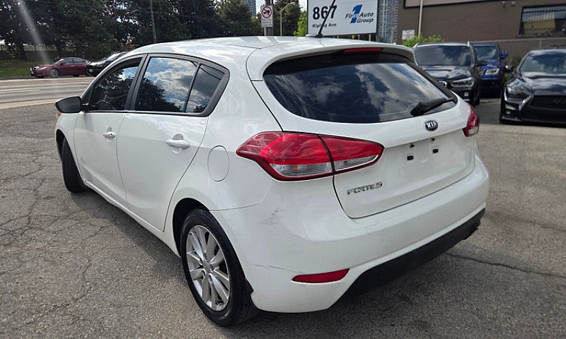 2016 Kia Forte 5-Doo...