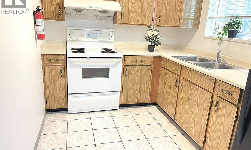 33 W Woodstock Avenu...